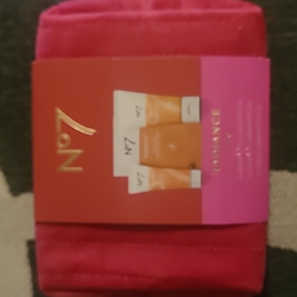 NO7 RADIANCE+ TRIO Travel Kit see all picstures